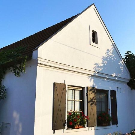 Gaestehaus Doris プルバッハ・アム・ノイジードラーゼー エクステリア 写真